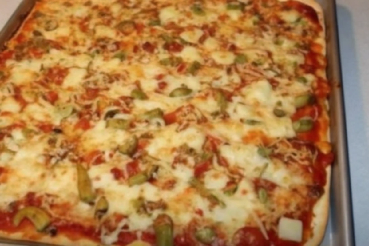 Ingrédients frais pour Pizza au poulet et poivrons