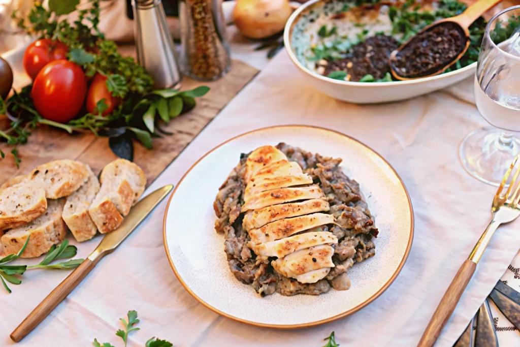 Poulet à la moutarde à l'estragon et aux champignons