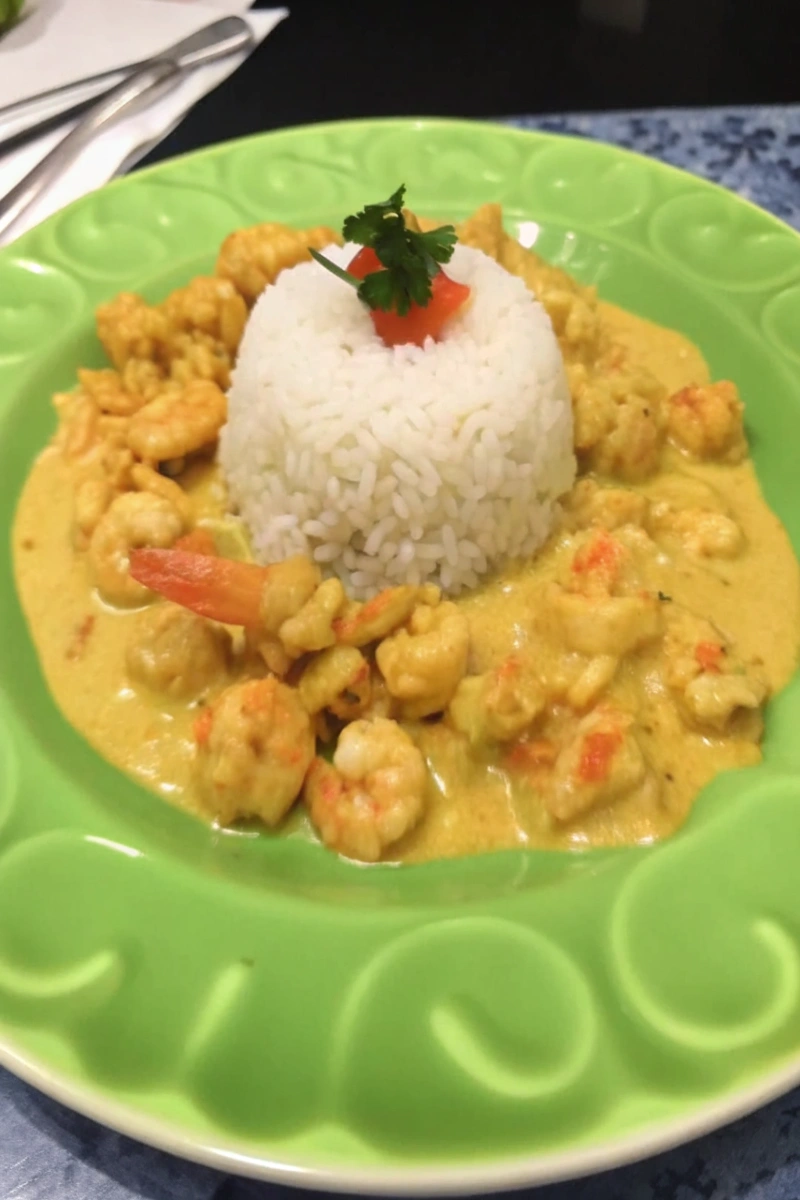 Crevettes au curry et lait de coco : Recette exotique facile et gourmande ! 🍤✨