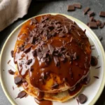 Pancakes sauce caramel beurre salé et chocolat