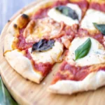 Pâte à pizza avec fromage intégré