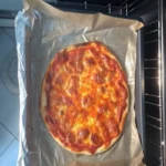 Pizza au jambon de Parme et mozzarella