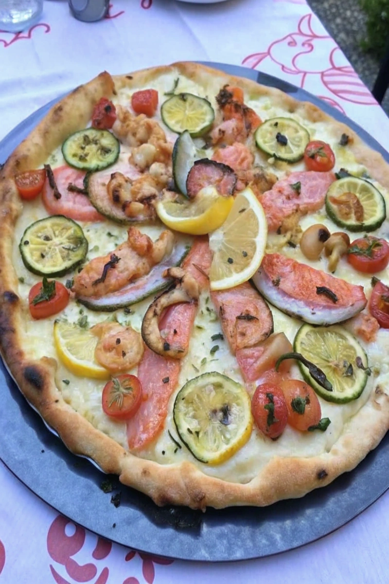 Pizza blanche aux fruits de mer : Recette gourmande et facile à craquer ! 🍕🦐