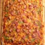 Pizza façon Tex-Mex poulet avocat cheddar
