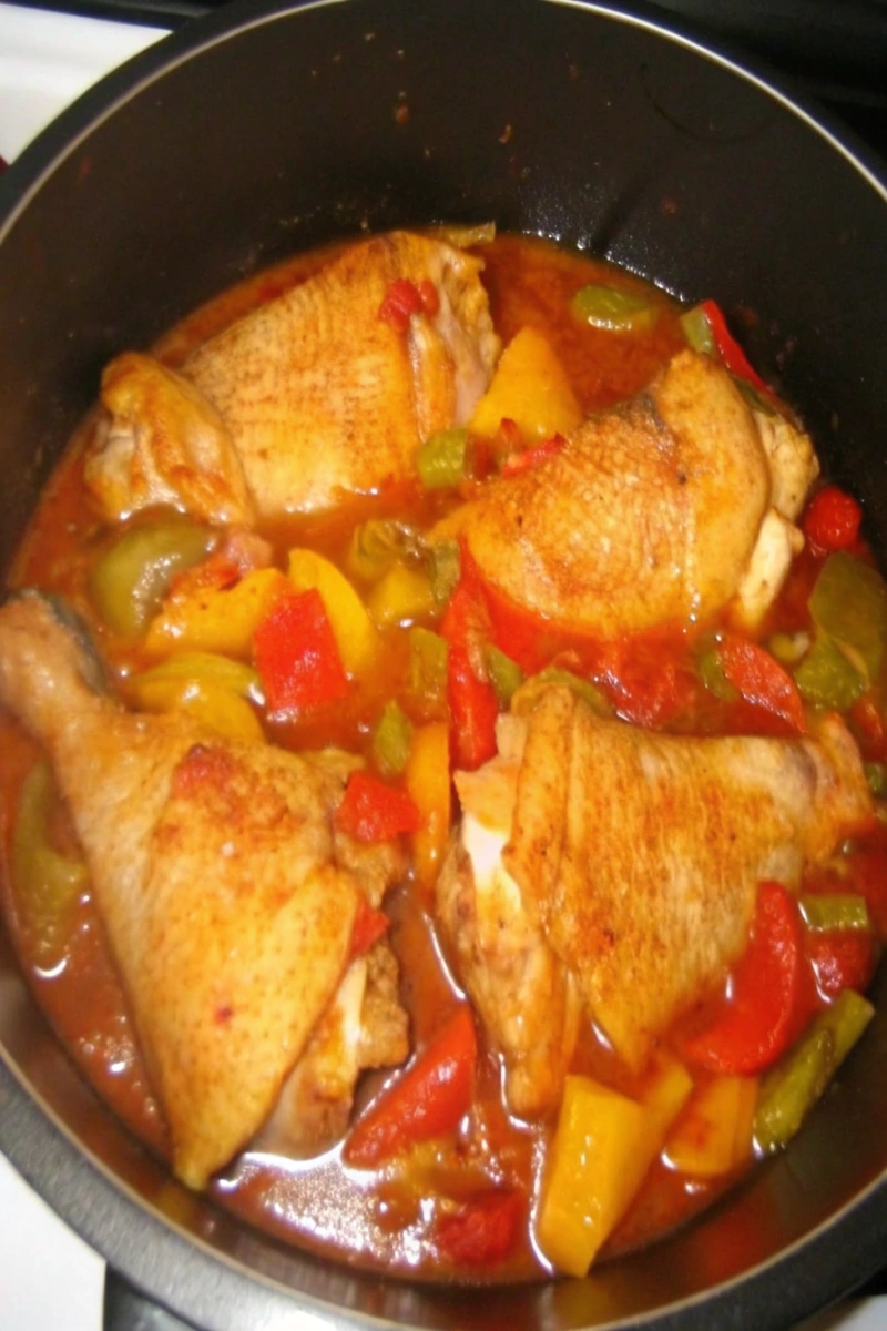 Plaisir & arôme : Poulet basquaise à l’Armagnac, recette épicée à ne pas manquer!