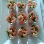 Verrines avocat tarama crevettes crackers