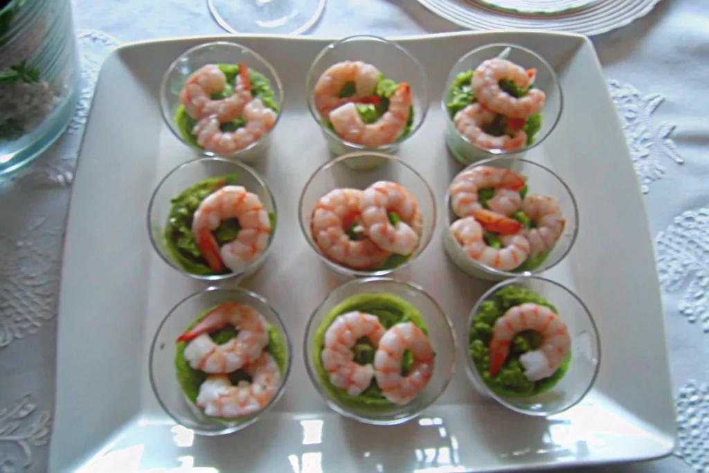 Verrines avocat tarama crevettes crackers