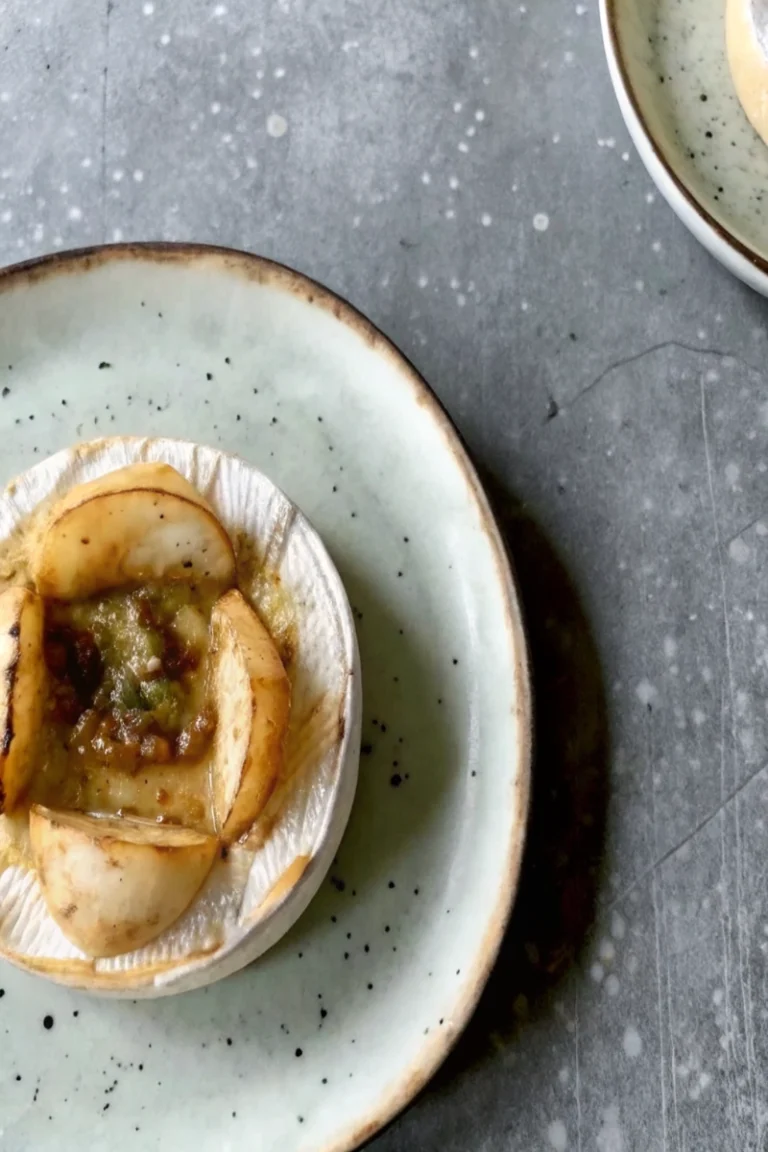 Camembert rôti au miel et aux pommes
