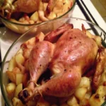 Poulet rôti et pommes de terre fondantes au four