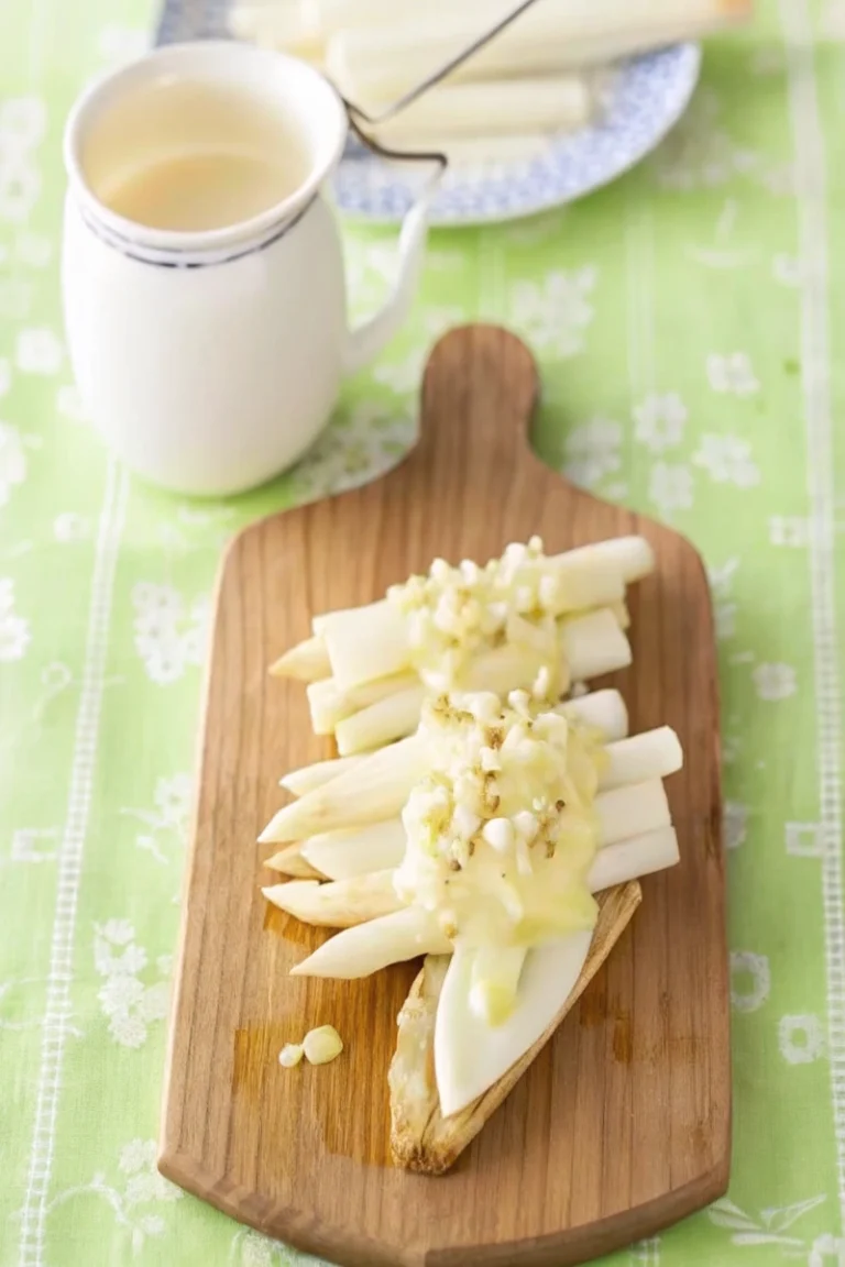 Toasts aux asperges blanches
