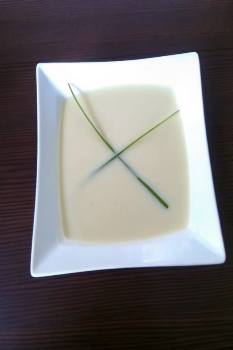 Velouté d’asperges blanche crémeux : découvrez la recette gourmande qui séduit !