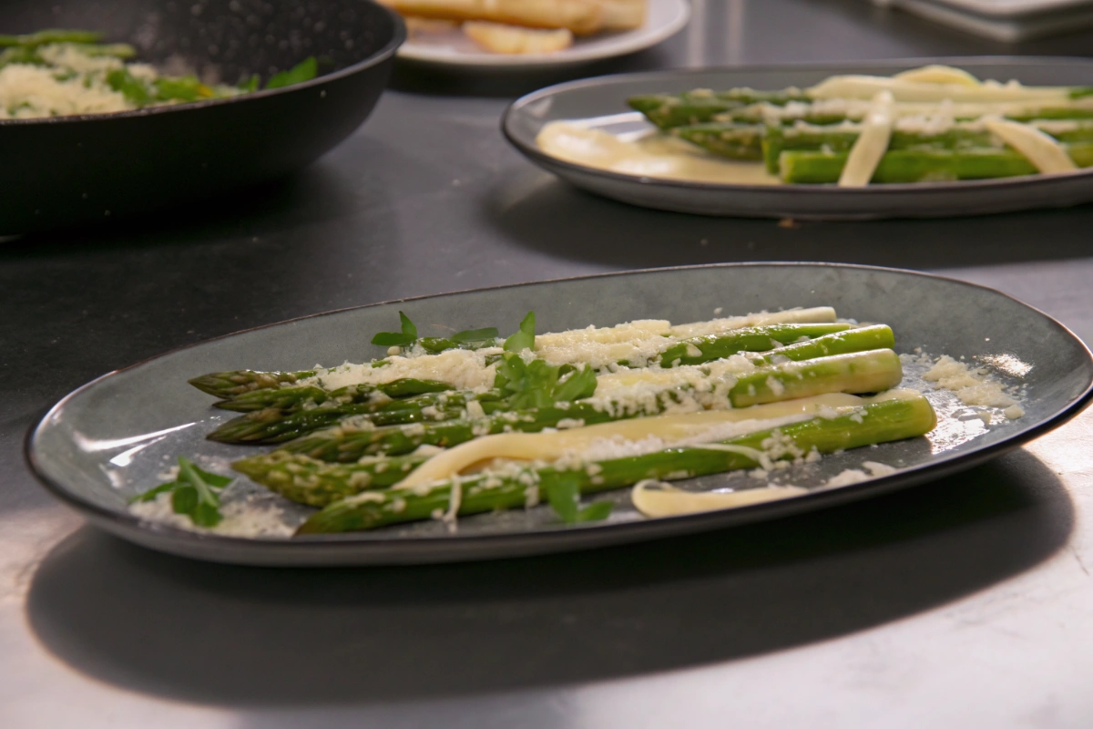Asperges blanches et vertes rôties