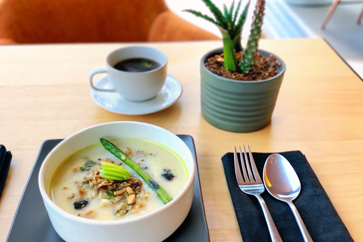 Gaspacho d'asperges blanches et vinaigrette au miso Gaspacho d'asperges blanches et vinaigrette au miso